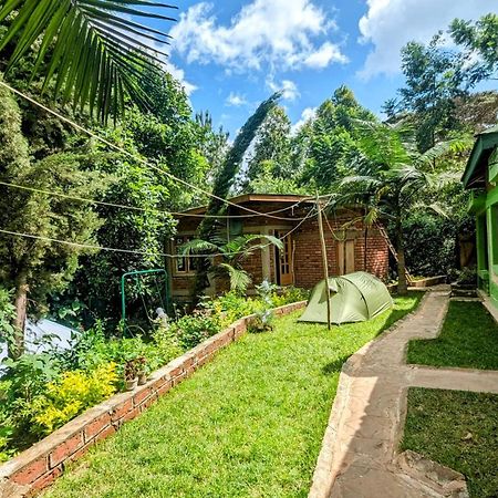 Galapagos Homestay Lushoto Экстерьер фото