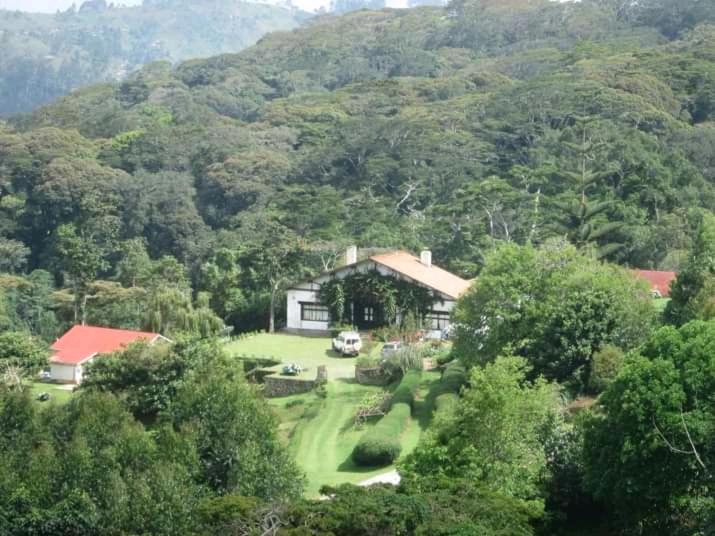 Galapagos Homestay Lushoto Экстерьер фото